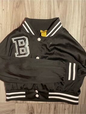 cropped varsity black jacket Letter B in good condition